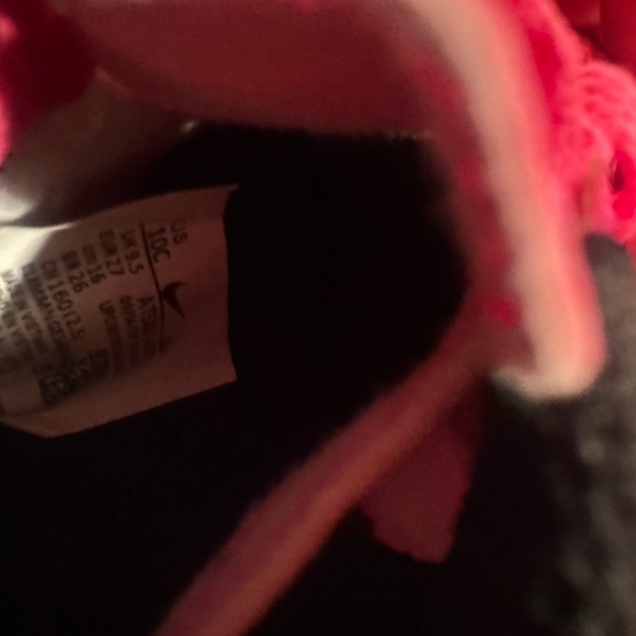 Nike Soccer Cleats - Picture 4 of 4